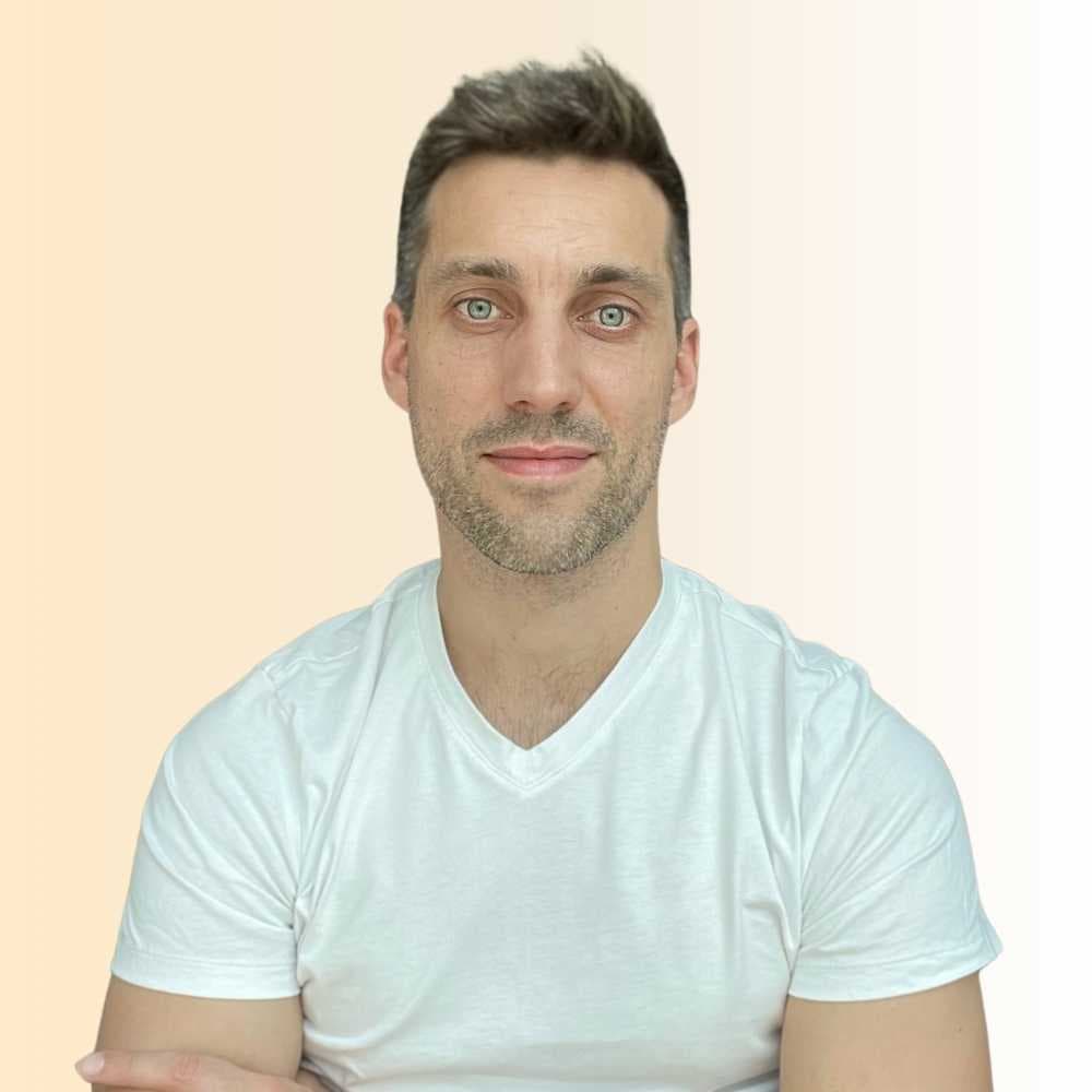 Instructor Simon Carvi – teaching team development training for managers