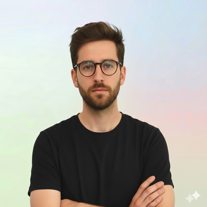 Julien, Sales Manager, giving feedback on Monday Simon’s Manager Development Program